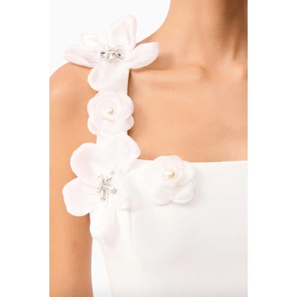 Elliatt Chantelle White 3D Floral Mini Dress NWT Medium Bridal Bachelorette - Picture 2 of 8